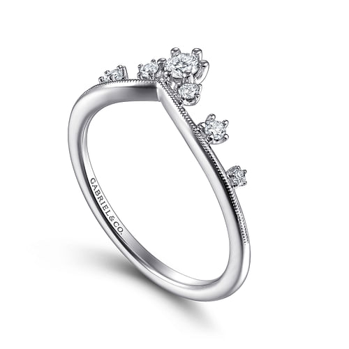 Graduated Round Diamond Milgrain Chevron Ring in White Gold, 0.20 cttw