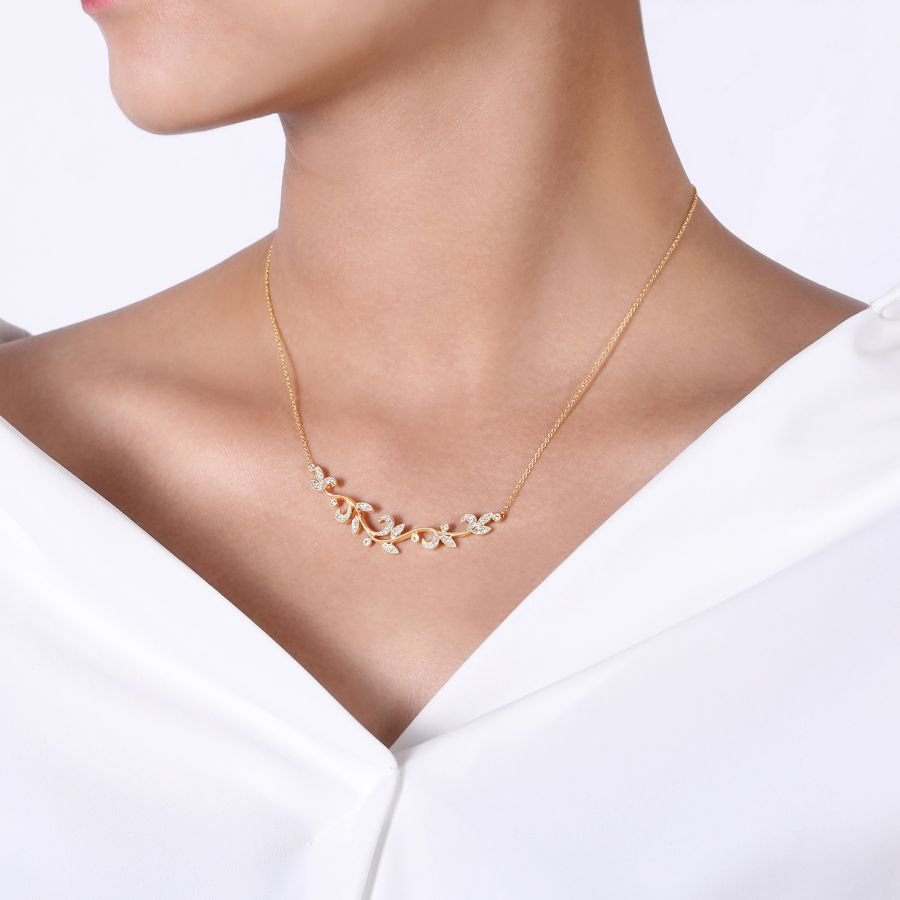 Diamond Vine Necklace in Gold