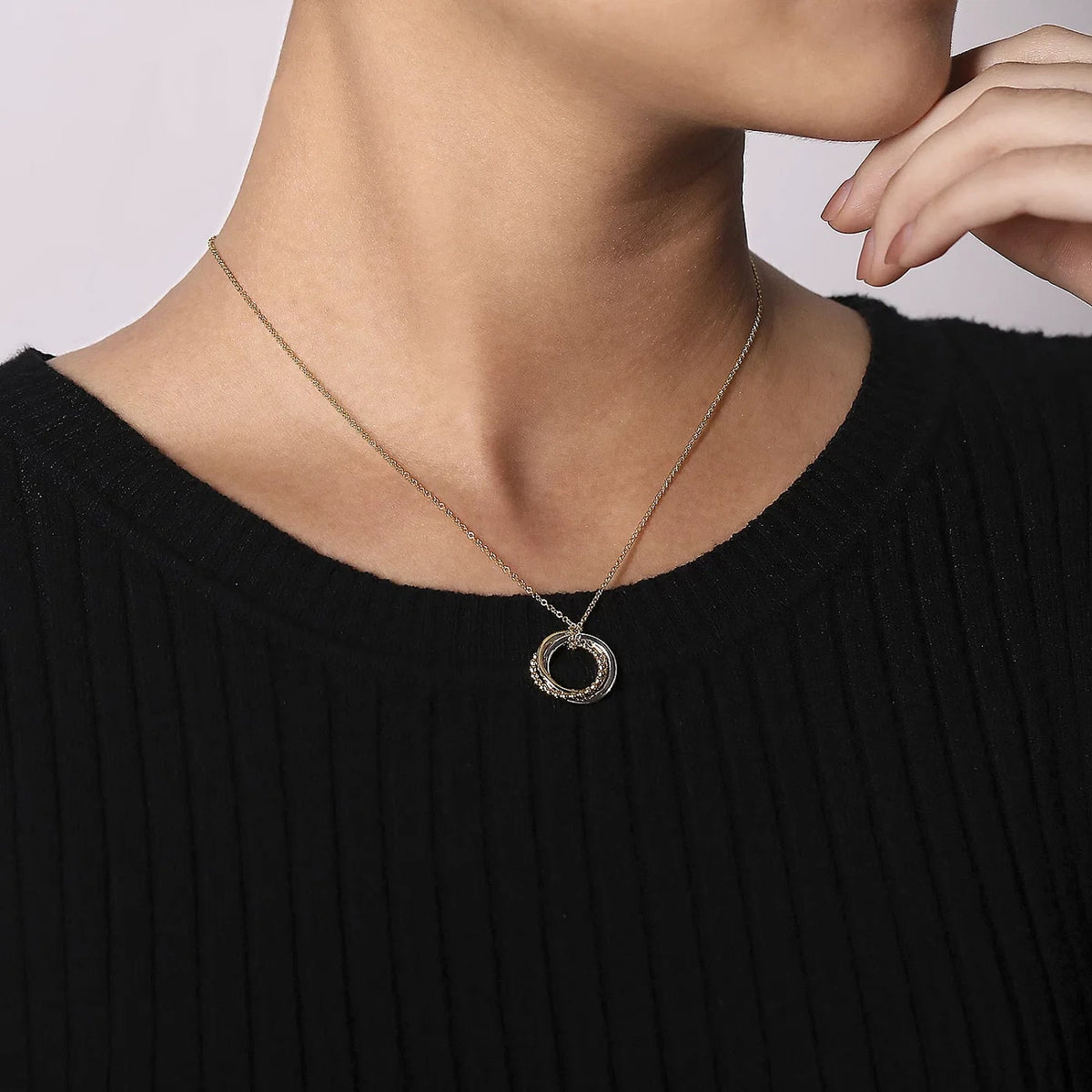 Bujukan Yellow and White Gold Diamond Interlocking Circle Pendant Necklace, 0.25 cttw