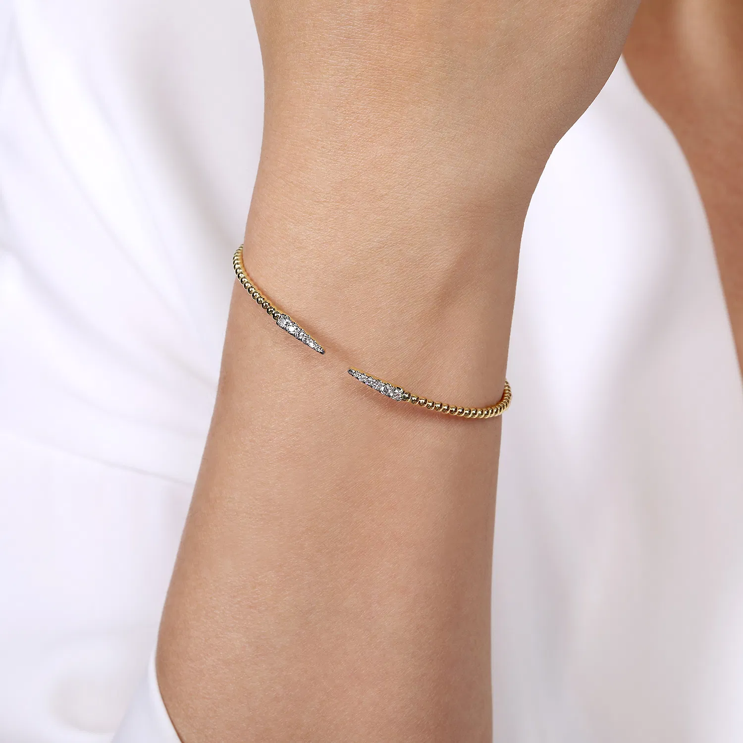 Diamond Bujukan Beaded Open Top Bangle Bracelet